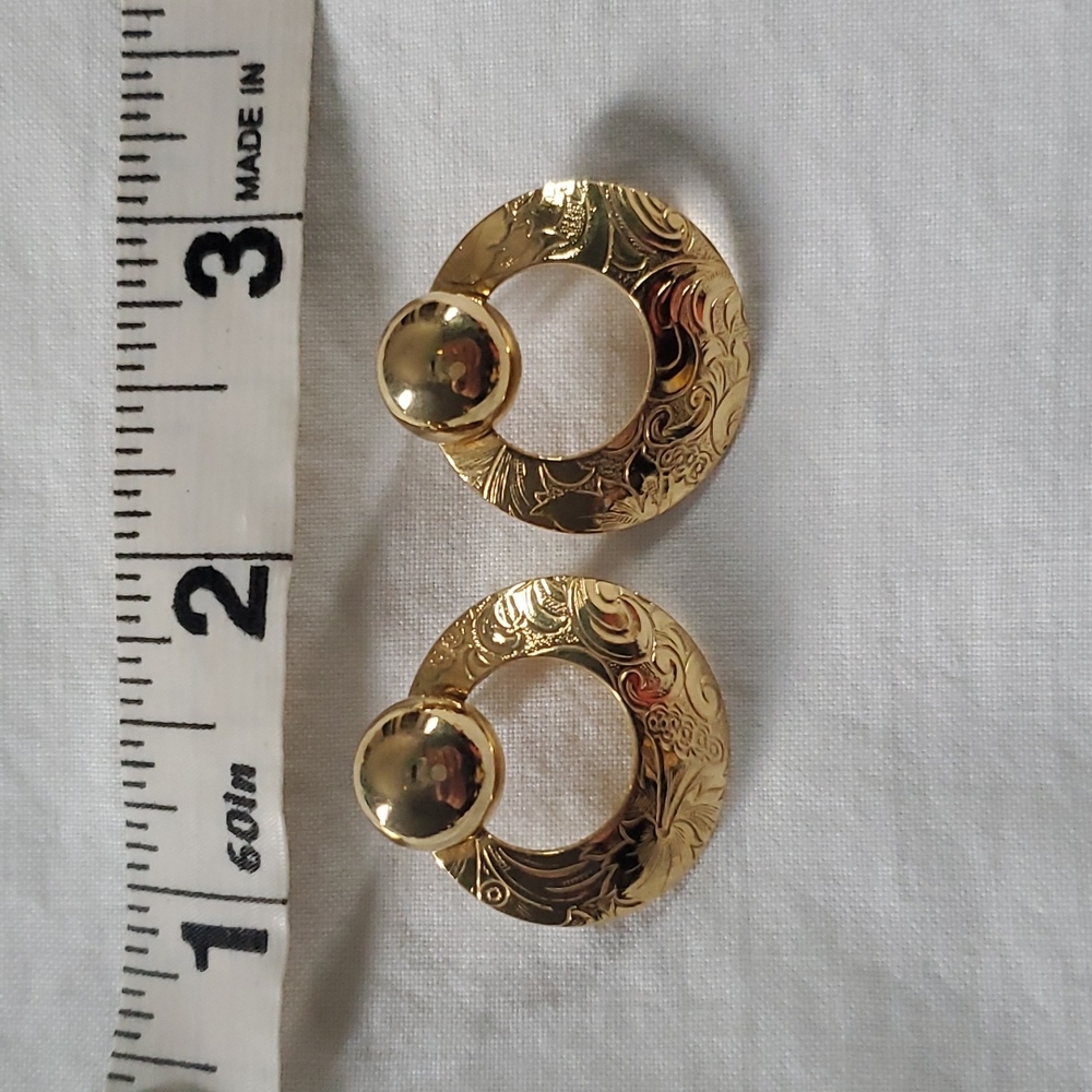 2 pairs of earrings in one, gold stamped 90s vintage